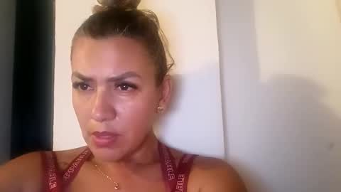 princesita2102 online show from April 8, 1:30 am