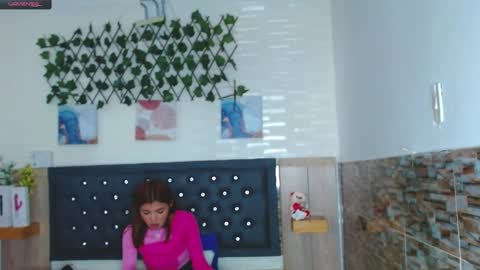Snapshot of princess_martinez chatting on February 27, 3:59 pm Princess Martinez online show from February 27, 3:59 pm