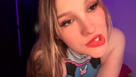Sophie  online show from January 18, 1:51 pm