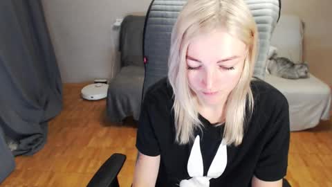 Polly online show from December 20, 3:43 am