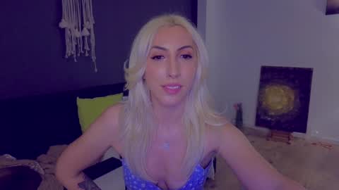 Snapshot of purevibrations chatting on January 31, 5:53 pm Isabelle online show from January 31, 5:53 pm