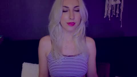 Snapshot of purevibrations chatting on February 6, 7:13 am Isabelle online show from February 6, 7:13 am