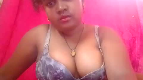 queen01love online show from November 25, 6:15 am