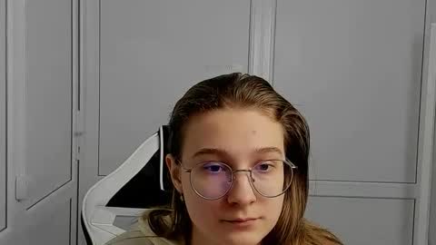 Amelie online show from April 15, 7:09 am