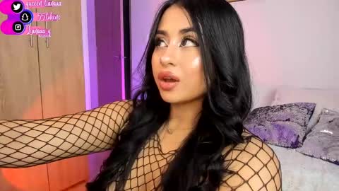 Snapshot of queen_liana chatting on December 21, 6:19 am Liana  online show from December 21, 6:19 am