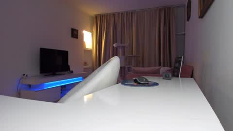  m online show from April 10, 4:24 pm