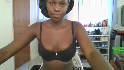 Snapshot of queenbianka chatting on February 28, 12:31 pm queenbianka online show from February 28, 12:31 pm