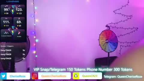 Snapshot of queencroze chatting on December 22, 10:36 pm Queen Cherise Roze online show from December 22, 10:36 pm