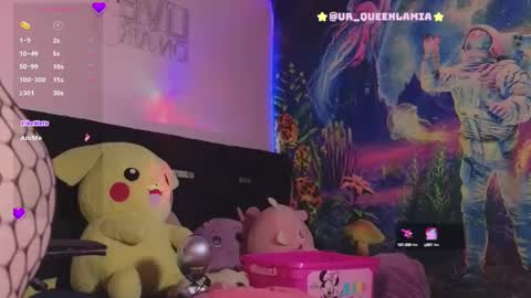 Snapshot of queenlamia chatting on December 9, 9:17 am  Taurus online show from December 9, 9:17 am