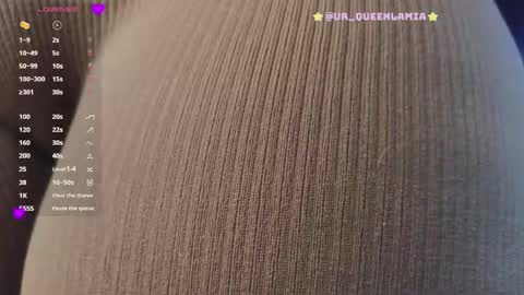 Snapshot of queenlamia chatting on January 1, 9:39 am  Taurus online show from January 1, 9:39 am