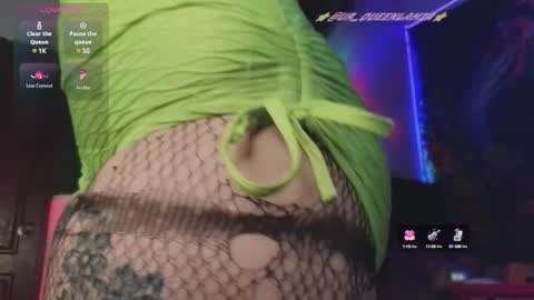 Snapshot of queenlamia chatting on February 17, 12:43 am  Taurus online show from February 17, 12:43 am