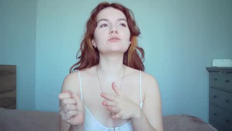 QueenOfModels online show from March 9, 9:35 am