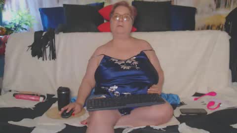 QueenPammy online show from April 15, 8:26 am