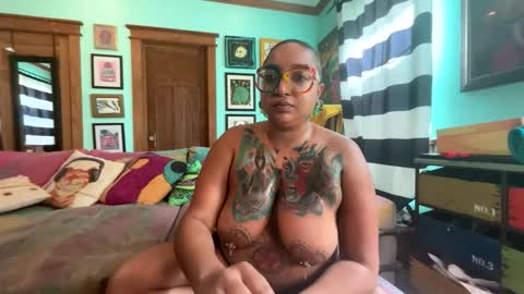 Queen Hilarity online show from March 28, 7:57 pm