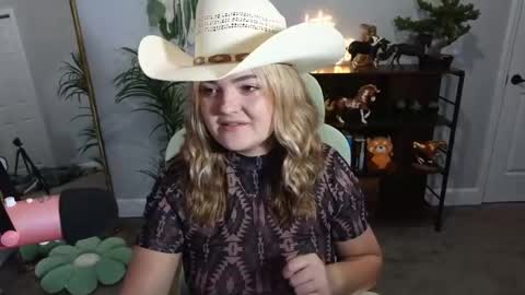 Snapshot of quervoqueen1 chatting on October 28, 1:55 am Bri online show from October 28, 1:55 am