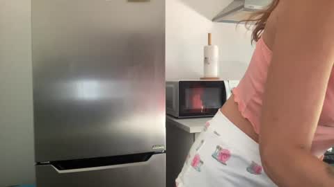 Quinnyelena online show from June 25, 9:57 am