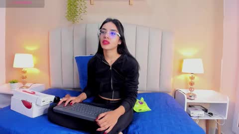 Rachel Donnelly online show from February 3, 3:59 am