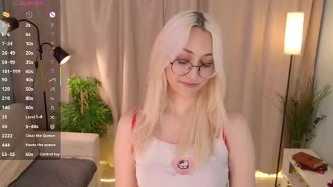 Snapshot of radi_rose chatting on October 20, 9:40 pm Karina online show from October 20, 9:40 pm