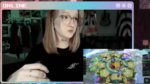 Snapshot of raiingurl chatting on October 29, 1:47 pm Kate online show from October 29, 1:47 pm