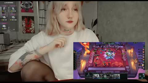 Snapshot of raiingurl chatting on February 17, 9:21 pm Kate online show from February 17, 9:21 pm