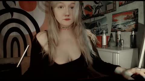 Snapshot of raiingurl chatting on December 11, 3:37 pm Kate online show from December 11, 3:37 pm