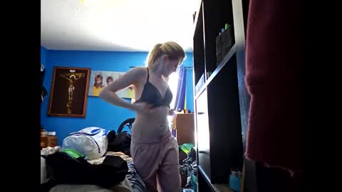 Snapshot of randcandy77 chatting on February 19, 7:38 pm Randcandy77 online show from February 19, 7:38 pm