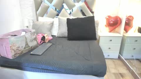 Raquel Moore  online show from February 23, 12:15 pm