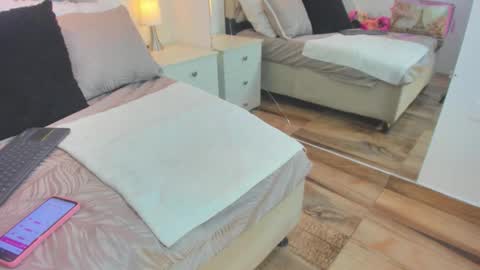 Raquel Moore  online show from February 3, 12:21 pm