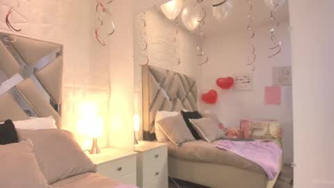 Raquel Moore  online show from February 16, 2:28 pm