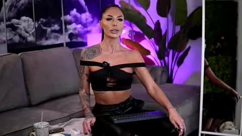 Raquelle online show from March 9, 10:40 am