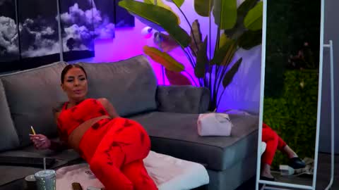 Raquelle online show from February 11, 11:01 am