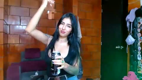 Snapshot of raven__purple chatting on February 6, 1:05 am raven__purple online show from February 6, 1:05 am