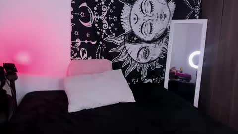 Snapshot of raven__white1 chatting on October 11, 10:34 pm Raven online show from October 11, 10:34 pm