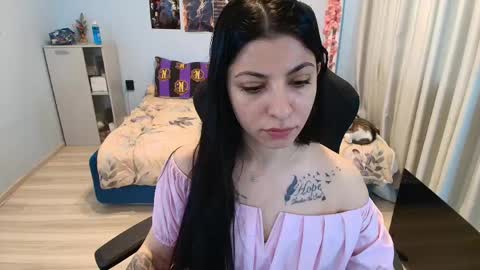 raven_haired_goddess online show from April 16, 6:03 am