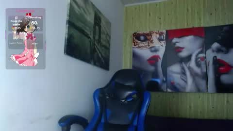 Snapshot of raven_rouge chatting on October 10, 6:07 am gata online show from October 10, 6:07 am
