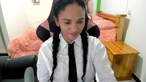 Danna online show from April 4, 5:01 pm