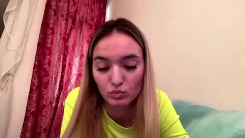 Risa online show from May 12, 3:08 pm