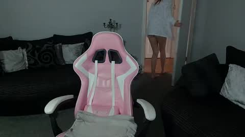 Red -  online show from March 7, 3:41 pm