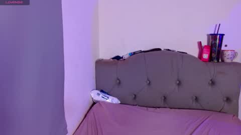 IG   OF red moonn online show from December 16, 5:24 am