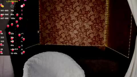 Mia online show from April 19, 3:01 pm