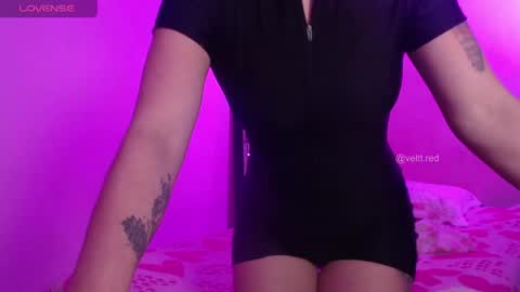 red_velvett0 online show from April 17, 9:11 am