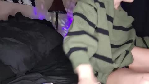 Snapshot of reee4mebb chatting on December 3, 5:19 am Kenzie online show from December 3, 5:19 am