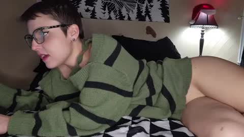 Snapshot of reee4mebb chatting on December 22, 5:56 am Kenzie online show from December 22, 5:56 am