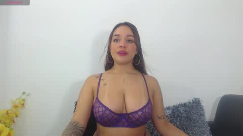 renatabrownn28 online show from April 13, 9:32 am