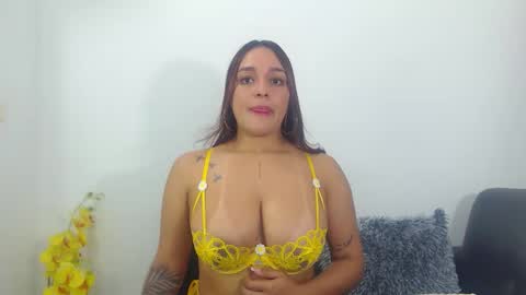 renatabrownn28 online show from March 15, 7:54 am