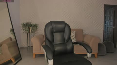 Renata Reyes online show from March 29, 5:34 pm