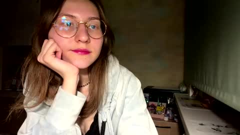 Mia online show from April 18, 7:58 pm