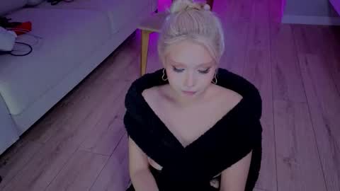rileymee online show from November 4, 3:55 am