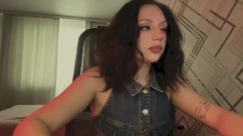 Nicole online show from April 8, 1:46 pm