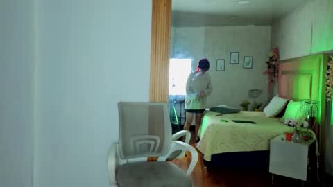 robin D online show from February 1, 12:26 pm